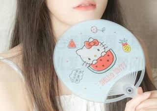 Sira(시라)的白色美图套图，真是让人一会儿看，一会儿发呆，白到闪瞎眼。