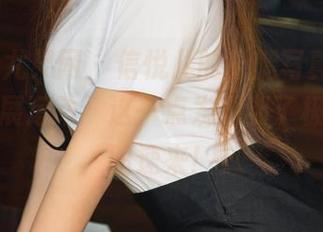 UGirls尤果网 - 信悦儿的长腿写真，真是把‘伸展运动’这一点发挥到了极致，原图速来！