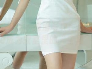 UGirls尤果网 - 高清写真：当郝晴Grace成为教室里的“主角”