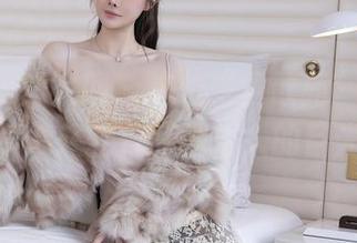 Xiuren秀人网 - 这位“黄歆苑”的女王，竟能轻松俘获陌生人的目光。