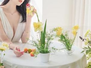 高清蓝海中，Yuna(윤아)的泳衣与资源的奇妙互动