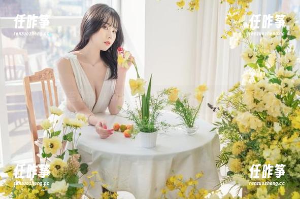 高清蓝海中，Yuna(윤아)的泳衣与资源的奇妙互动