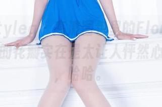 beautyleg - 高清图包里的Flora，女神胸前的花瓣实在是太让人怦然心动了吧，哈哈。