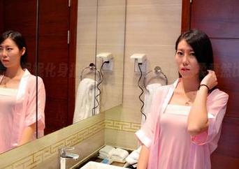 pans - 看，妮妮化身护士，写真里流露的温柔竟然比手术刀还锋利