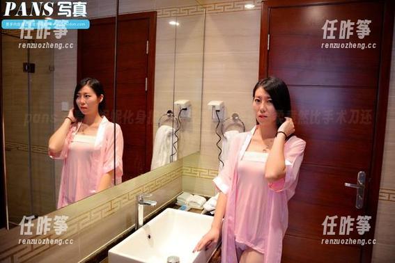 pans-妮妮 pans - 看,妮妮化身护士,写真里流露的温柔竟然比手术刀还锋利
