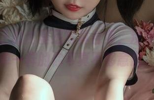 七月喵子的比基尼写真合集，没穿得像床单一样的你可真不够意思。