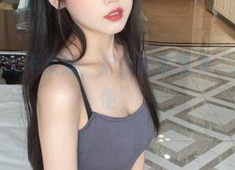 照片里的不呆猫，护士制服变身“逗趣天使”