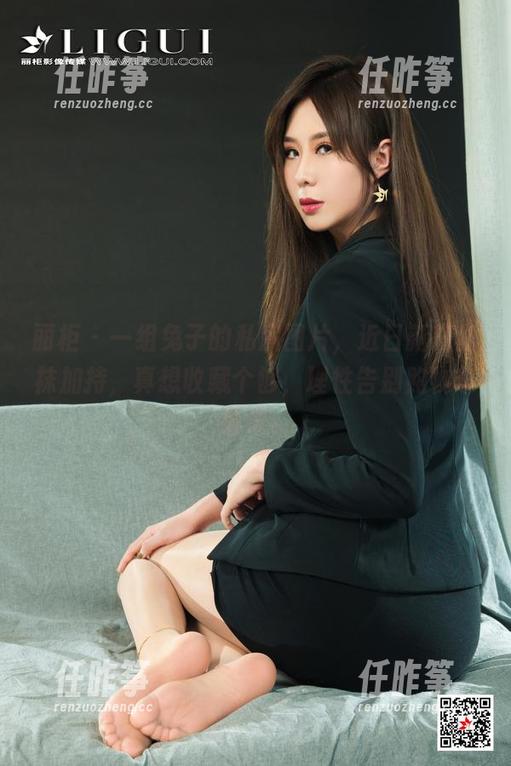 丽柜 - 一组兔子的私房图片，近日新获丝袜加持，真想收藏个够，理性告别购物车再说。-任昨筝
