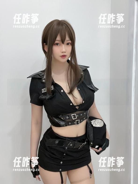 全套直击心灵，依依超级懒的学姐背影我到底该拍多少？