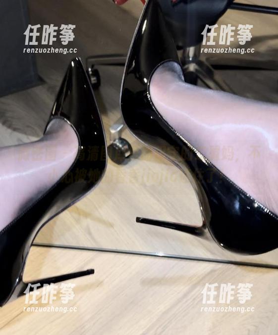 保守的二舅妈 微密圈 - 高清图库里的保守的二舅妈,不小心被她的香香jiojio迷住了!