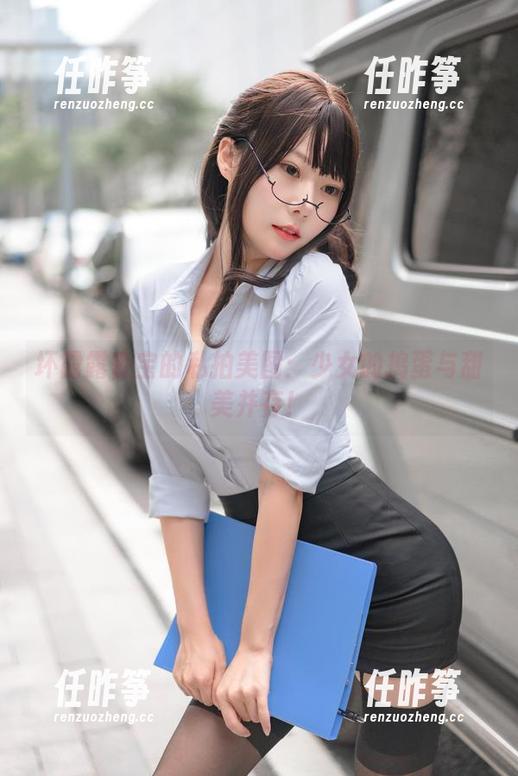 坏露露香宝 坏露露香宝的私拍美图:少女的捣蛋与甜美并存!