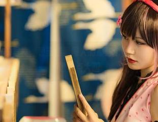 小仓千代w的写真，碧蓝档案同人的那些个图册，明明清新却又透着点大胆