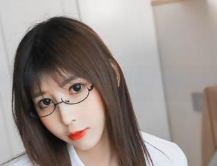 小酥酱和女仆黑丝的微妙眼神，快带上你的相机去捕捉吧！