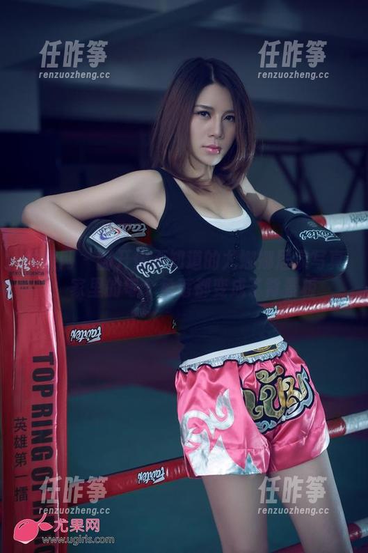 尤果网-尤娜娜 尤果网 - 翻开你不知道的尤娜娜居家写真:家里的每个角落都变成了背景板