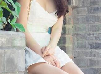 尤果网 - 栗子展示的美脚资源：这是为脚趾也争光的新方法！