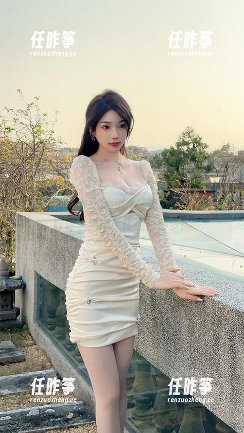 微密圈 - 徐莉芝Booty泳衣图包：这衣服好像会游泳，比我强得多！