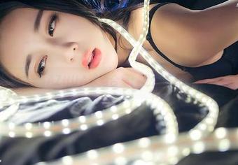 推女神 - AZHUA泳池合集：私房与梦的微妙交汇