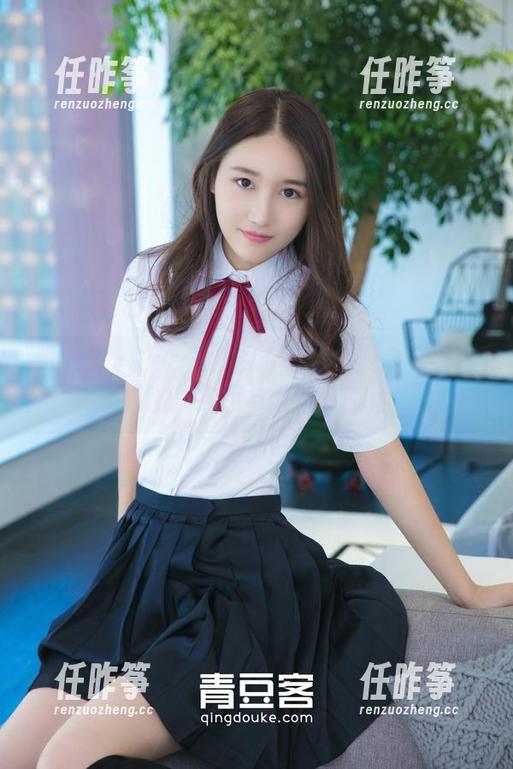 推女神-Lee小棠 推女神 - Lee小棠的办公桌秀:全套作品展出,实用与骚气并存!