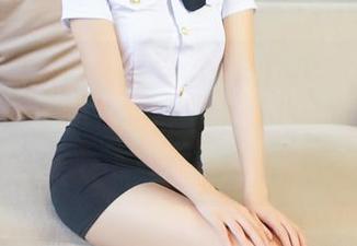 推女神 - 更新：黄可christine的职业装，看她把“精致”演绎得如此随意，原图里还有哪些小细节？