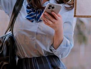 最新写真曝光！桜井宁宁以皮衣修女的姿态亮相，似乎要让我们颠覆认知？