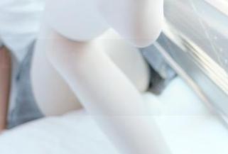 森萝财团 - 小七的眼镜写真，有怪奇供你欣赏，免费哦！