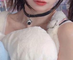 游走在图库里的清青琴玖泳池浪漫，水波荡漾的日子
