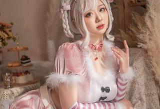 皮皮奶可可爱了啦的兔女郎精选，套图里藏着细腻的调皮。
