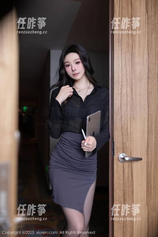 秀人网-允尔 秀人网 - 允尔的白裙合集,写真照片透出一种难以言喻的朦胧感。