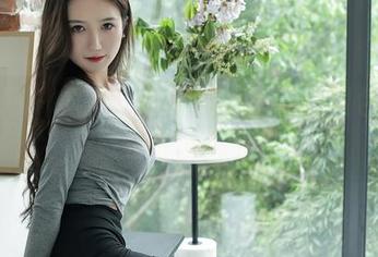 秀人网 - 抖娘利世的居家日常：图包合集，懒散优雅的完美结合！
