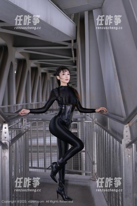 秀人网 - 校服的余晖：绮里嘉Carina的图集分享，随意浏览吧！