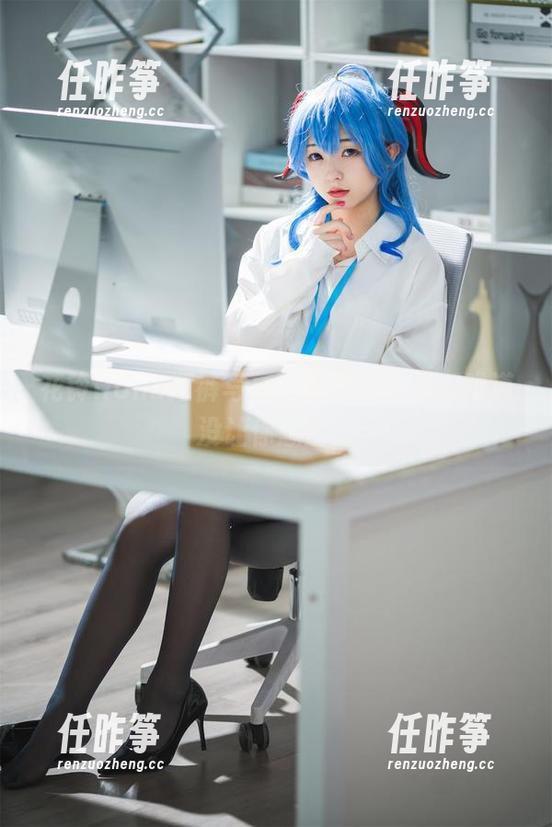 花铃Hana 花铃Hana短裤写真,照片里那双腿难道没让你想歪?