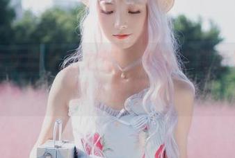 西瓜少女的私拍之旅，浴缸的资源好似一部小剧场。