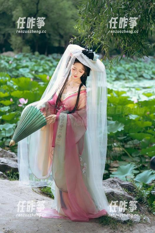 雯妹不讲道理 雯妹不讲道理的写真:看我挖掘日常中的小尴尬