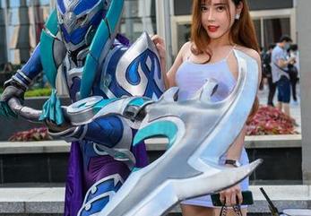 魔镜街拍 - 走，免费去看玲玲的独特车展——街拍美图的另一种表达